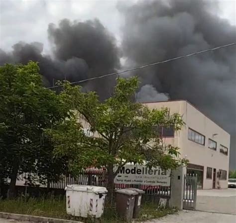 incendio manoppello scalo oggi|Incendio in una fabbrica di vetroresina. I sindaci invitano a tenere。